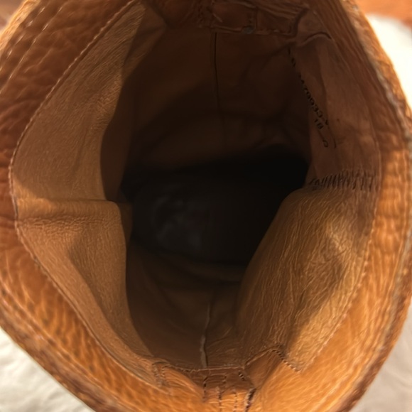 Frye Boots Cognac  size 8 pre-owned. - Picture 5 of 10